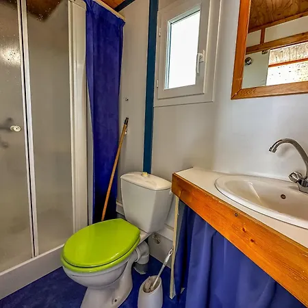 Camping Le Lagon Bleu *