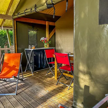 Camping Le Lagon Bleu *