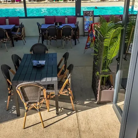 Camping Le Lagon Bleu Hotel *