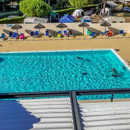 Camping Le Lagon Bleu Hotel *