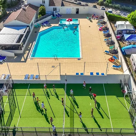 Camping Le Lagon Bleu Hotel