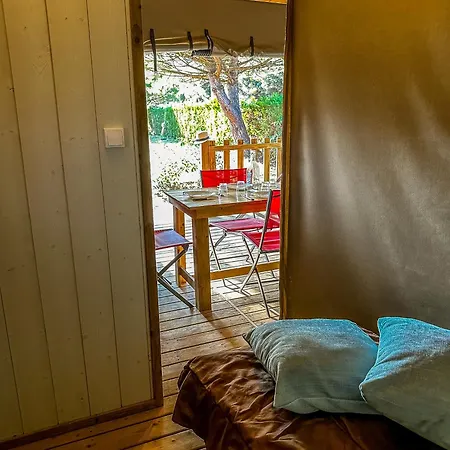 Camping Le Lagon Bleu *