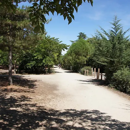 Camping Le Lagon Bleu Hotel *