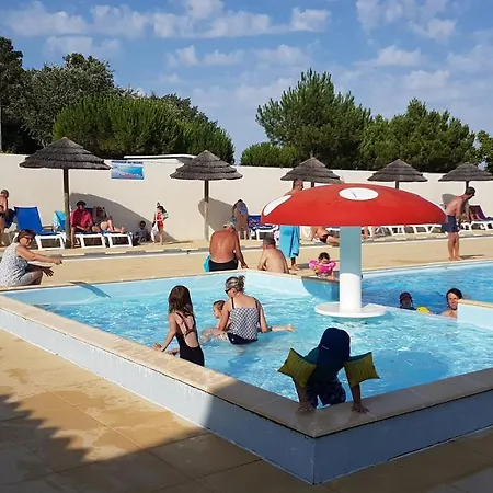 Camping Le Lagon Bleu *