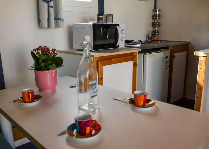 Camping Le Lagon Bleu *