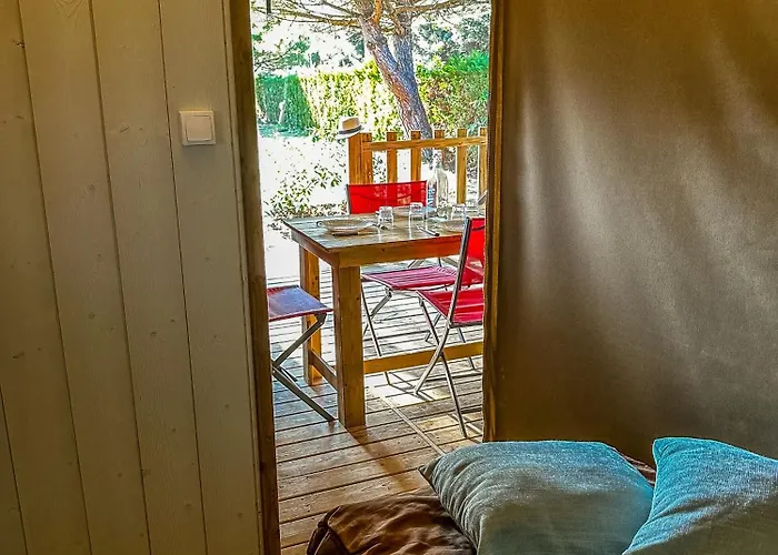 Camping Le Lagon Bleu *