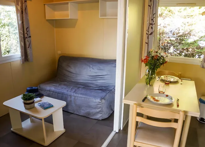 Camping Le Lagon Bleu *