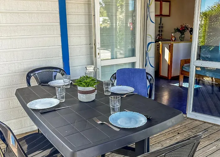 Camping Le Lagon Bleu *