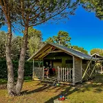 Camping Le Lagon Bleu 호텔
