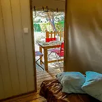 Camping Le Lagon Bleu *