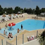 Camping Le Lagon Bleu * 노트르담드몽