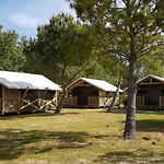 Camping Le Lagon Bleu 호텔 *