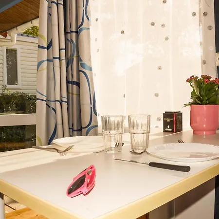 Camping Le Lagon Bleu *