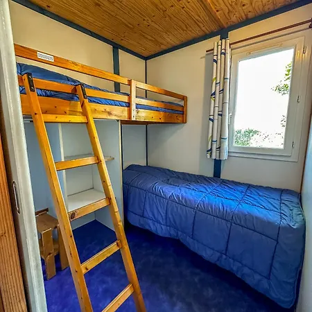 Camping Le Lagon Bleu Hotel