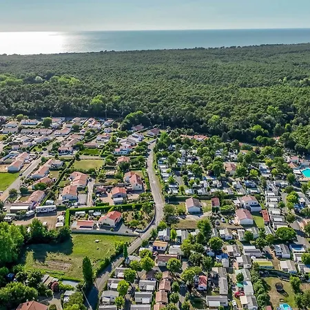 Camping Le Lagon Bleu *