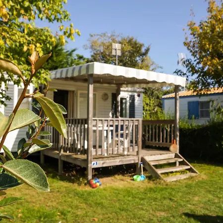 호텔 Camping Le Lagon Bleu 노트르담드몽