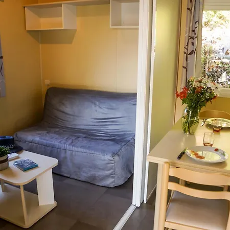 Camping Le Lagon Bleu *