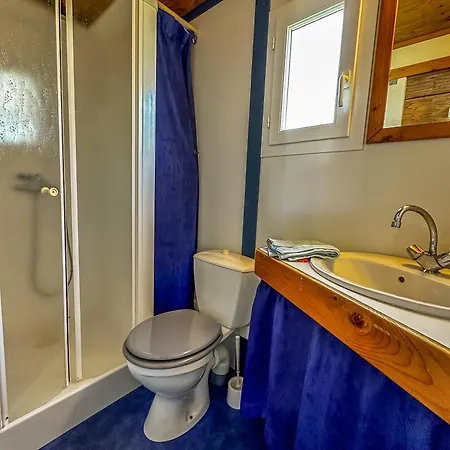 Camping Le Lagon Bleu Hotel