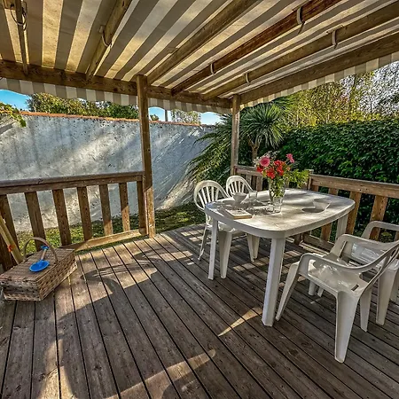 Camping Le Lagon Bleu Hotel *