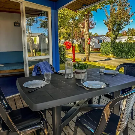 Camping Le Lagon Bleu Hotel