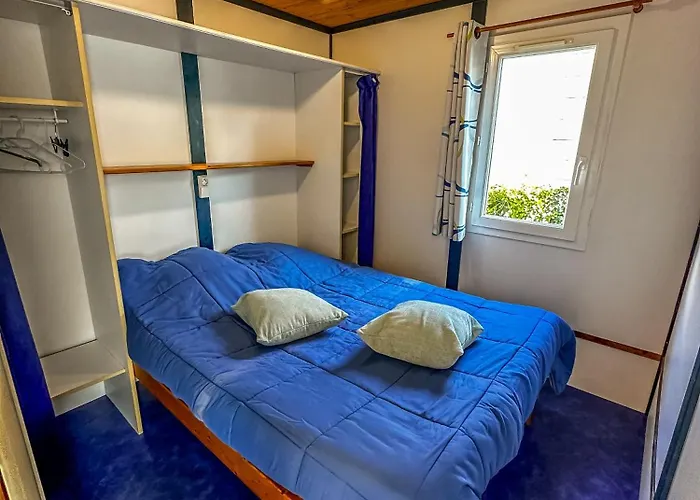 Camping Le Lagon Bleu Hotel