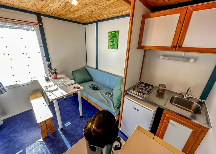 Camping Le Lagon Bleu *