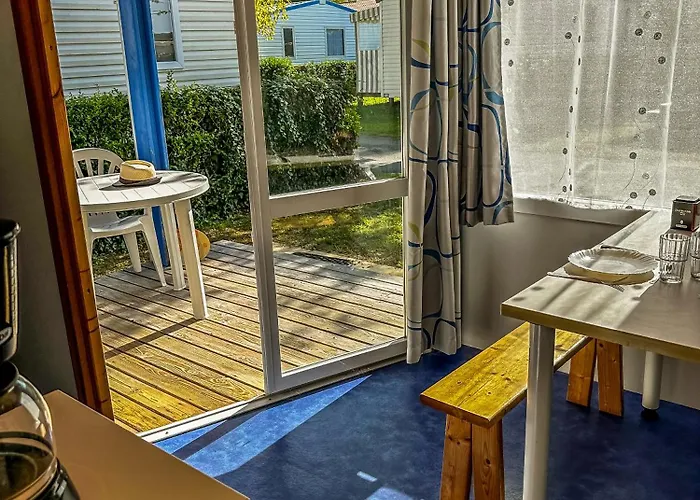 Camping Le Lagon Bleu Hotel