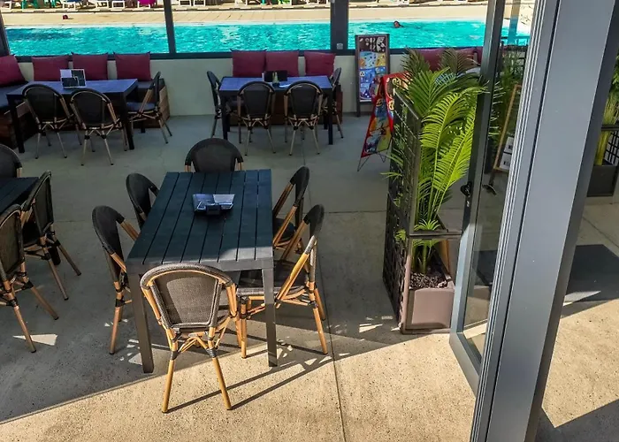 Camping Le Lagon Bleu Hotel *