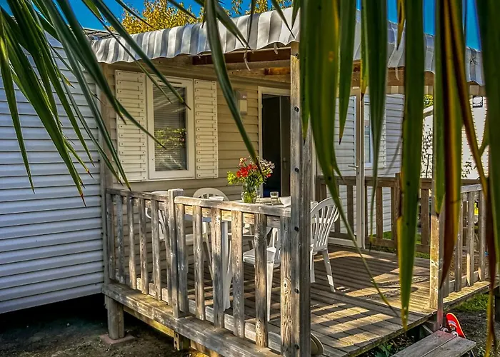 Camping Le Lagon Bleu *