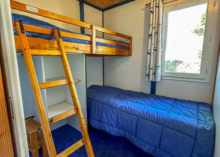 Camping Le Lagon Bleu Hotel