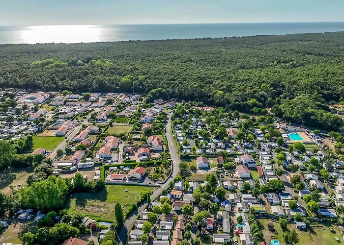 Camping Le Lagon Bleu *