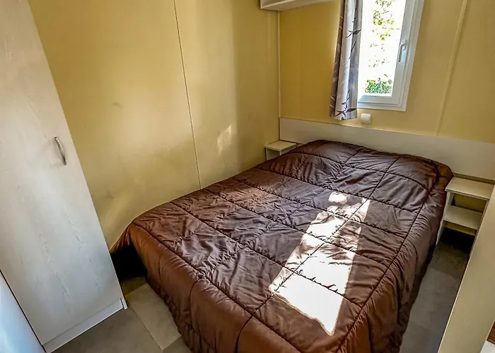 Camping Le Lagon Bleu Hotel *