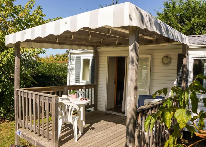 Camping Le Lagon Bleu Hotel *