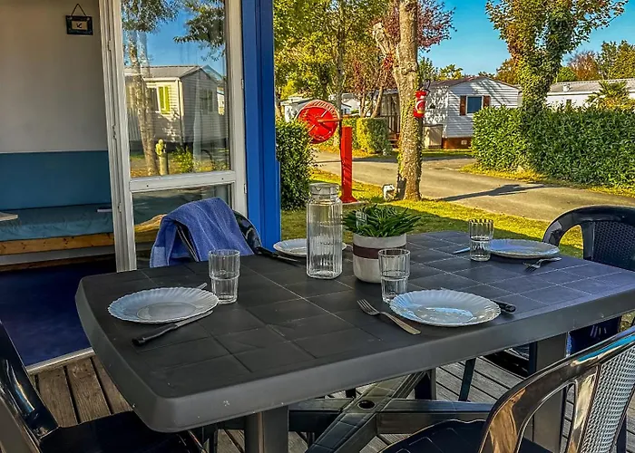 Camping Le Lagon Bleu Hotel